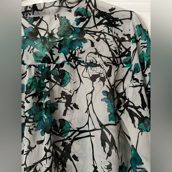 LOFT Sheer Blouse ๐ค Medium - Picture 3 of 7